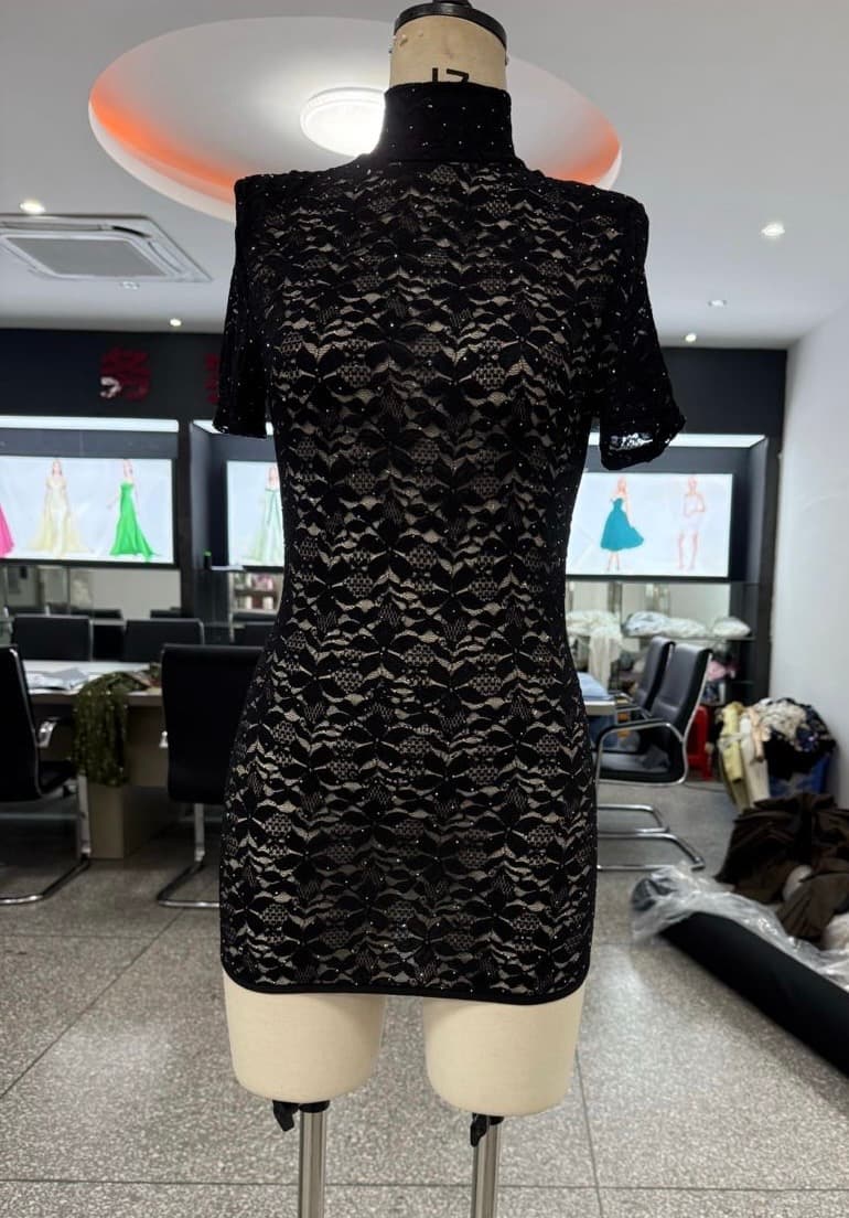 SØLIS hand-finished lace, front